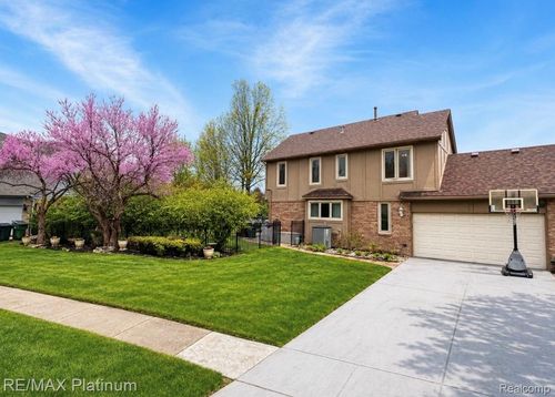 14751 Ashton Ln, Shelby Twp, MI, 48315-4908 | Card Image