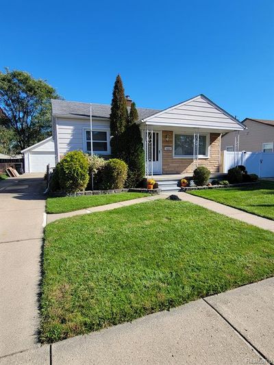 3667 19 Th Street, Home with 2 bedrooms, 1 bathrooms and null parking in Wyandotte MI | Image 2