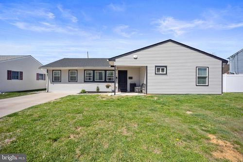 837 Fairfield Rd, FAIRLESS HILLS, PA, 19030-2515 | Card Image