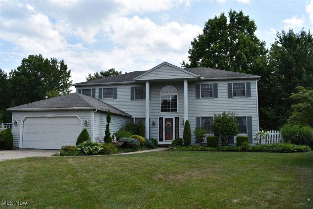 Heatherwood Cir, Olmsted Twp, OH 44138