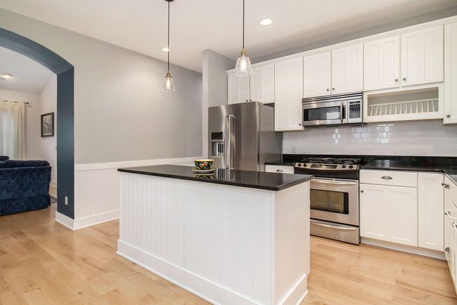 Main floor - kitchen | Image 13