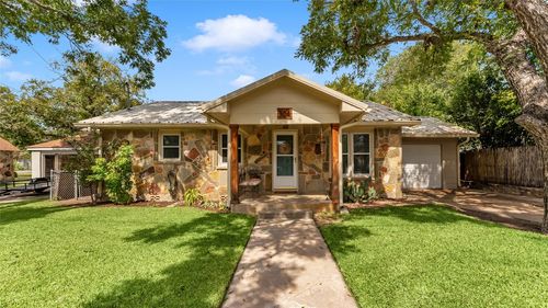 304 E Live Oak St, Burnet, TX, 78611-3611 | Card Image