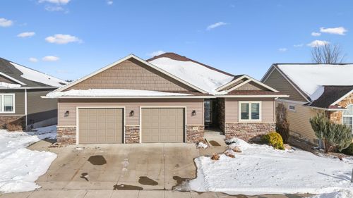 1513 Stone Ln, Waverly, IA, 50677-9266 | Card Image