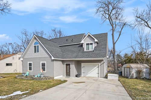 2061 Rosedale Dr, West Bloomfield, MI, 48324-1562 | Card Image