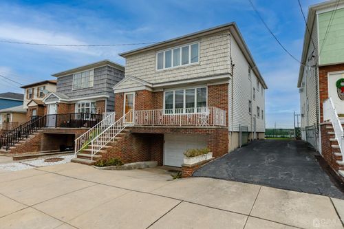 498 Avenue E, Bayonne, NJ, 07002-3915 | Card Image