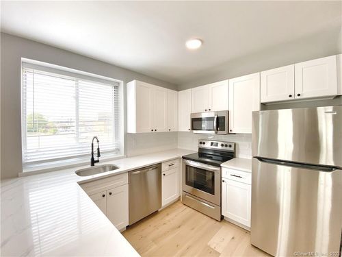 205-5 Mott Ave, Norwalk, CT, 06850-3358 | Card Image