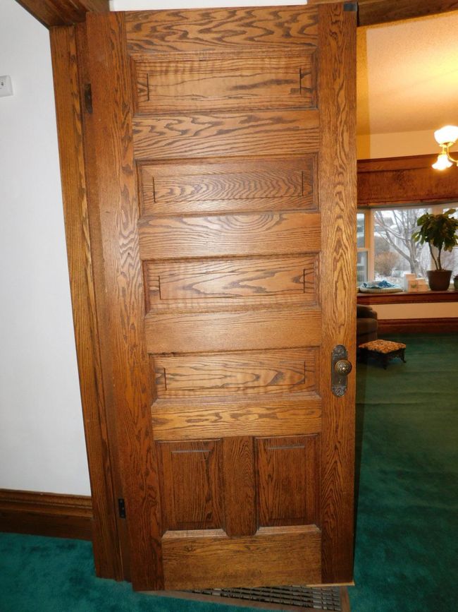 Door between foyer and dining room | Image 22
