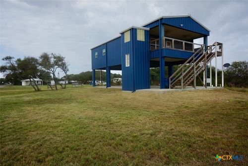 811 W Main St, Port O Connor, TX, 77982 | Card Image