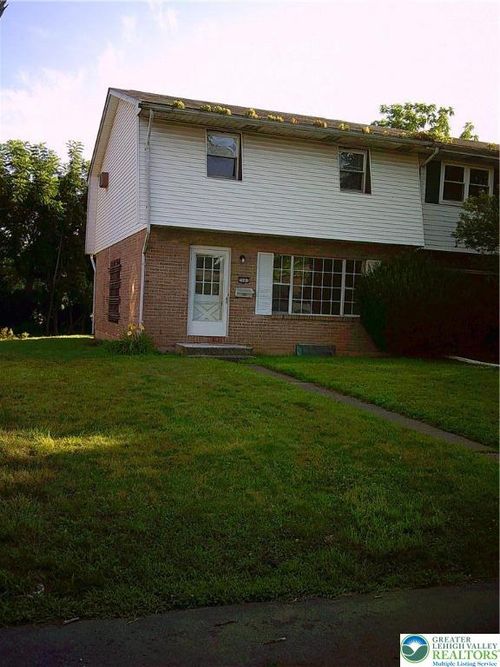 2041 Grove St, Allentown, PA, 18104-2522 | Card Image