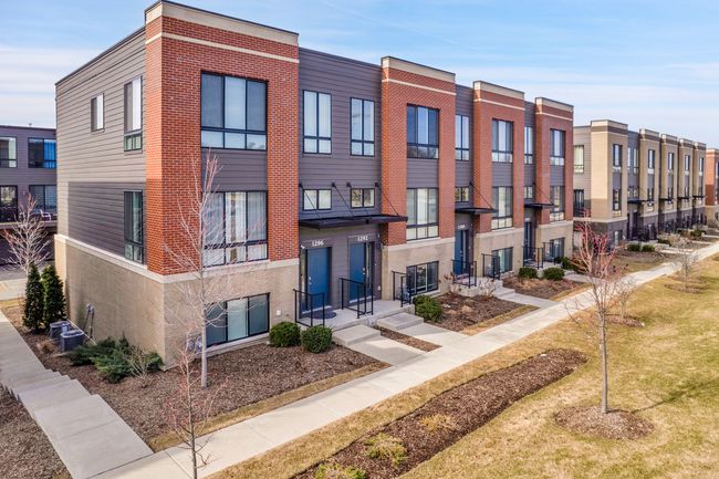1292 Quadrant Ln, Townhouse with 3 bedrooms, 3 bathrooms and 2 parking in Schaumburg IL | Image 32