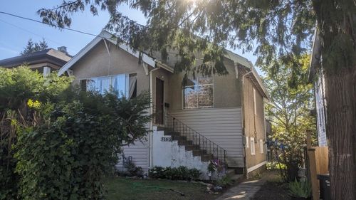 3165 Glen Drive, House other with 4 bedrooms, 2 bathrooms and null parking in Vancouver BC | Card Image