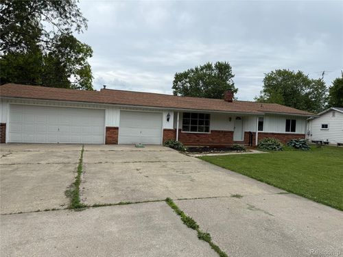 5347 Mapletree Dr, Flint, MI, 48532-3333 | Card Image