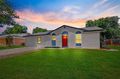 View of front of house with a yard | Image 1