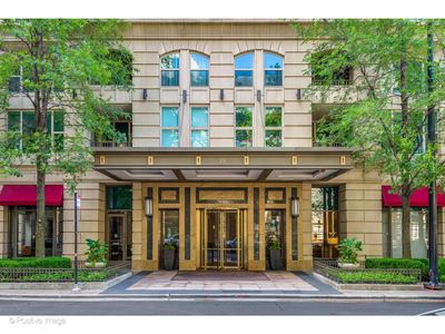 2101 - 25 E Superior Street, Condo with 3 bedrooms, 3 bathrooms and 2 parking in Chicago IL | Image 2