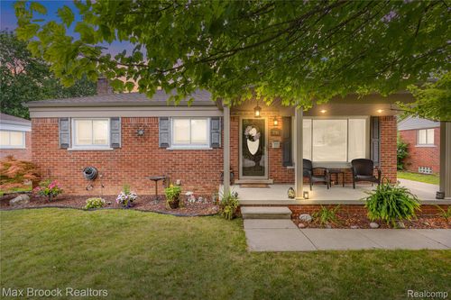2741 Longmeadow Dr, Trenton, MI, 48183-2264 | Card Image