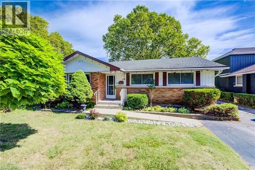 18 Edinburgh Dr, Saint Catharines, ON, L2M3H1 | Card Image