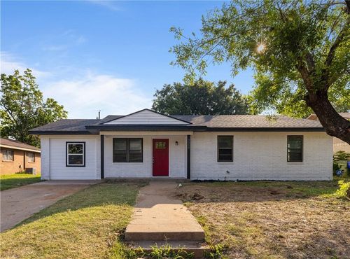 2009 Broadway St, Waco, TX, 76704-1001 | Card Image