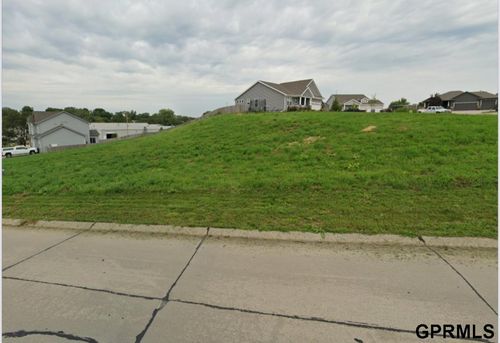 15204 Elmwood Drive, Bennington, NE, 68007 | Card Image