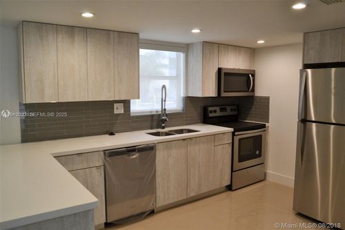 l122-9375 Fontainebleau Blvd, Miami, FL, 33172-4621 | Card Image