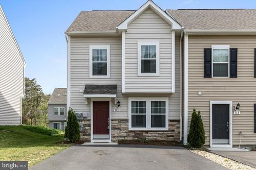 172 Scotch Pine Dr, BUNKER HILL, WV, 25413-2100 | Card Image