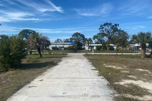 2035 Laurel Ave, Grove City, FL, 34224-9020 | Card Image