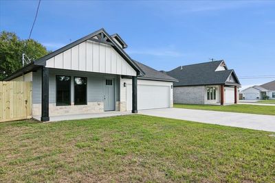 118 Pecan St, House other with 3 bedrooms, 2 bathrooms and null parking in Port Neches TX | Image 2