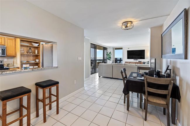 UNIT-801 - 2413 Bayshore Blvd, Condo with 2 bedrooms, 2 bathrooms and null parking in TAMPA FL | Image 7