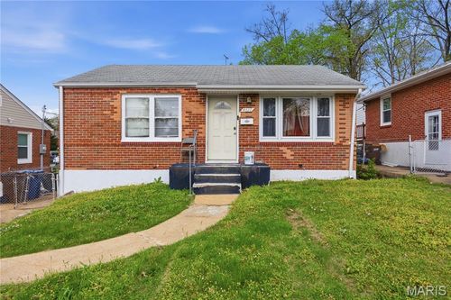 4617 Hatz St, Saint Louis, MO, 63121-3018 | Card Image