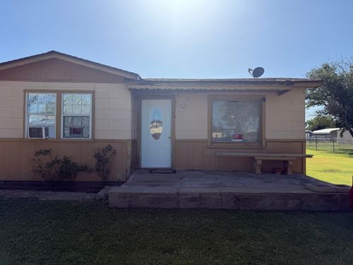 1005 W 4th St, Petersburg, TX, 79250-5040 | Card Image
