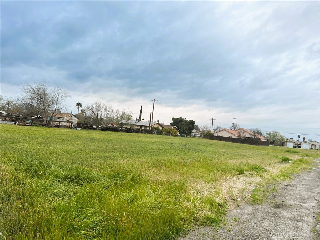 Land in Corcoran 4