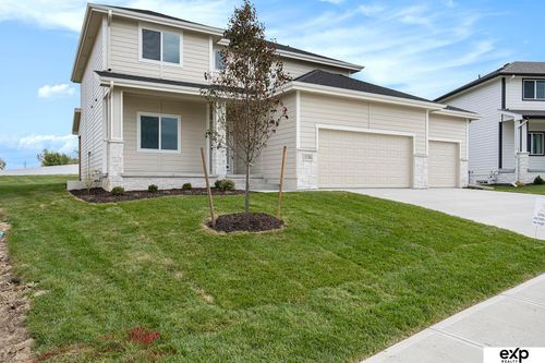 18710 Pinehurst Ave, Omaha, NE, 68136-6491 | Card Image