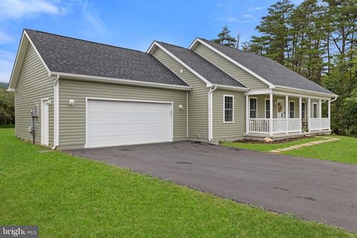 61 Mdg Way, BERKELEY SPRINGS, WV, 25411-7210 | Card Image