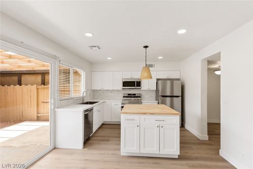 4627 Bountiful Way, Las Vegas, NV, 89121-5777 | Card Image