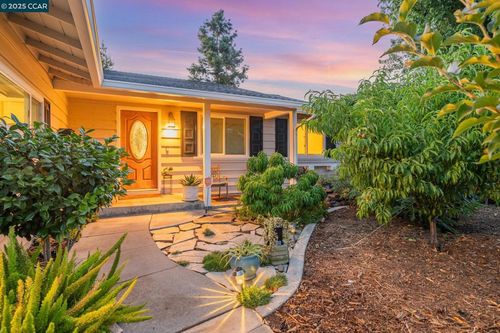 819 Wall St, Livermore, CA, 94550-5348 | Card Image