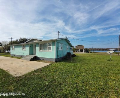 163 Beechers Point Drive, House other with 3 bedrooms, 2 bathrooms and null parking in Welaka FL | Image 1