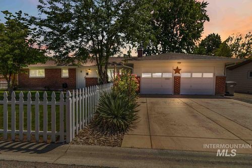 2724 S Meadowbrook Dr, Boise, ID, 83705-4636 | Card Image