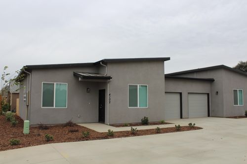 4102 E Kaweah Ave, Visalia, CA, 93292-3703 | Card Image