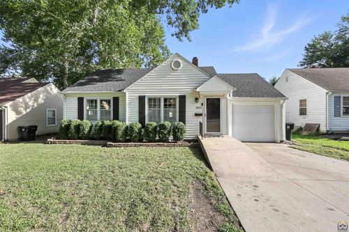 3827 Sw Sena Dr, Topeka, KS, 66604-1756 | Card Image
