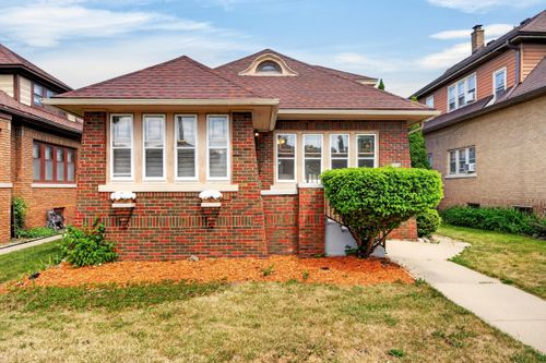 3056 N 55th St, Milwaukee, WI, 53210-1563 | Card Image