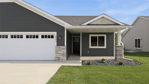6853 Buck Tail Dr, Altoona, WI, 54720-9104 | Card Image
