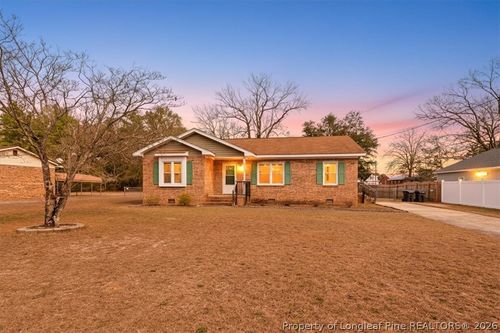812 N Jackson St, Raeford, NC, 28376-2010 | Card Image