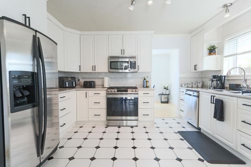 upper-2939 Keets Dr, Coquitlam, BC, V3C4S6 | Card Image