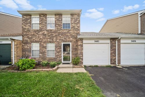 1402 Walnut Cir, Carol Stream, IL, 60188-9073 | Card Image