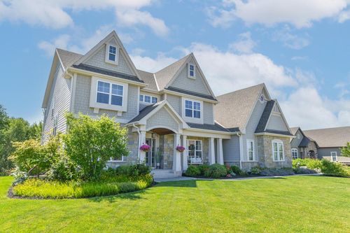 N66W15735 Fox Meadow Drive, Menomonee Falls, WI, 53051 | Card Image