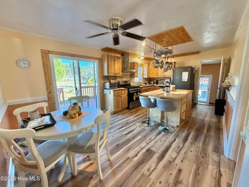 737 Garland Ave, Kinston, NC, 28504-7741 | Card Image