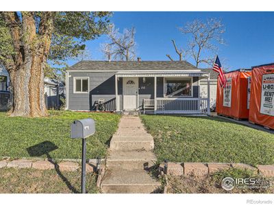 Landscaped front yard w/sprinklers! | Image 2