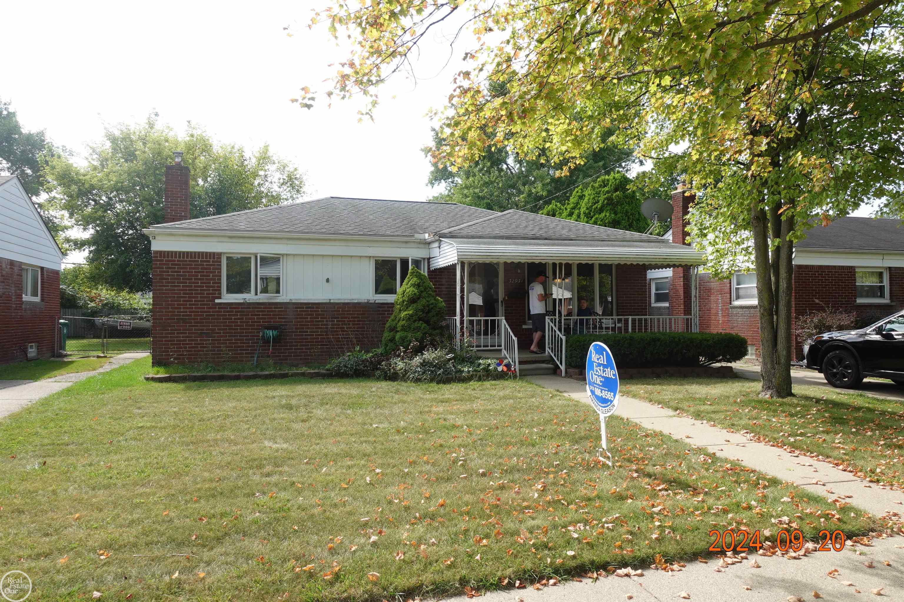 Rosslyn Ave, Garden City, MI 48135