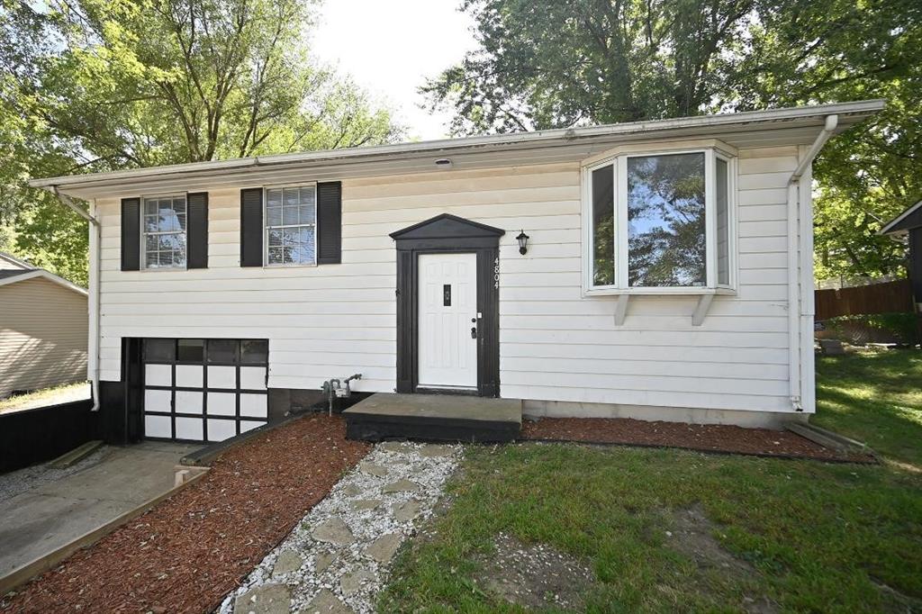 Valley Ln, Saint Joseph, MO 64503