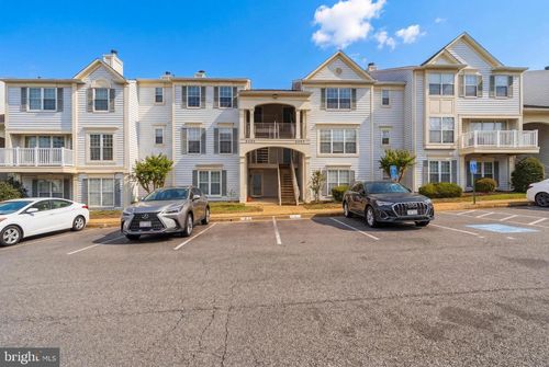 unit-201-8206 Crossbrook Ct, LORTON, VA, 22079-4630 | Card Image