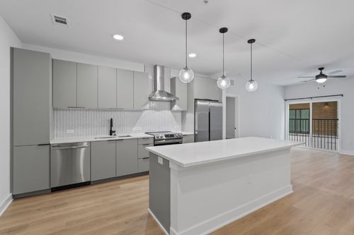 105-2500 Longview Street, Austin, TX, 78705 | Card Image